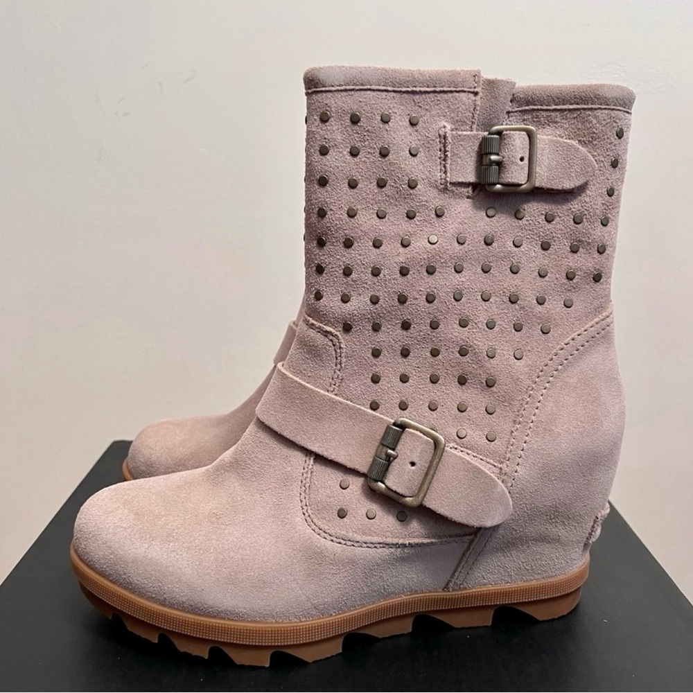 Sorel Women's Joan of Arctic II Boots - tan suede studded 7.5